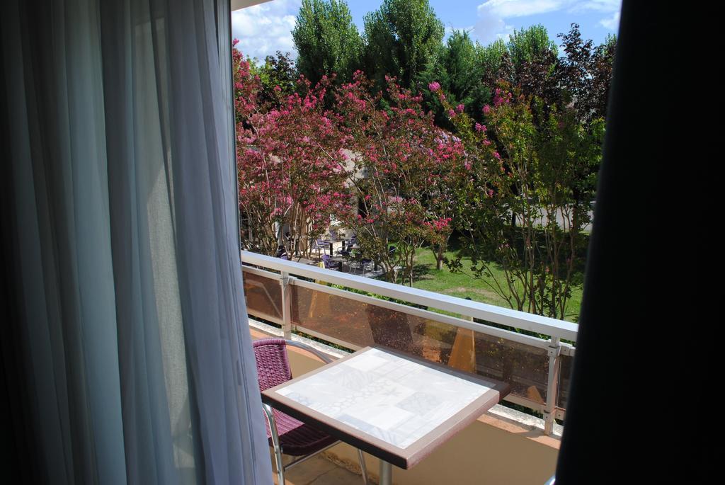 Logis Hotel & Restaurant Le Fleurance Exteriör bild